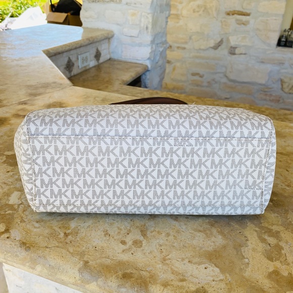 NWT Michael Kors jet set handbag&wallet vanilla - Picture 10 of 16